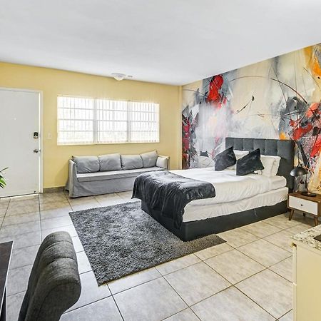 Private Hallandale Beach Studio Wbath Walking Distance To The Beach Pool Free Parking Exterior photo