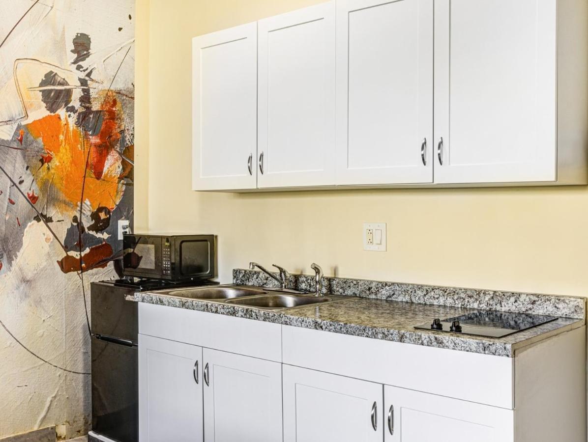 Private Hallandale Beach Studio Wbath Walking Distance To The Beach Pool Free Parking Exterior photo