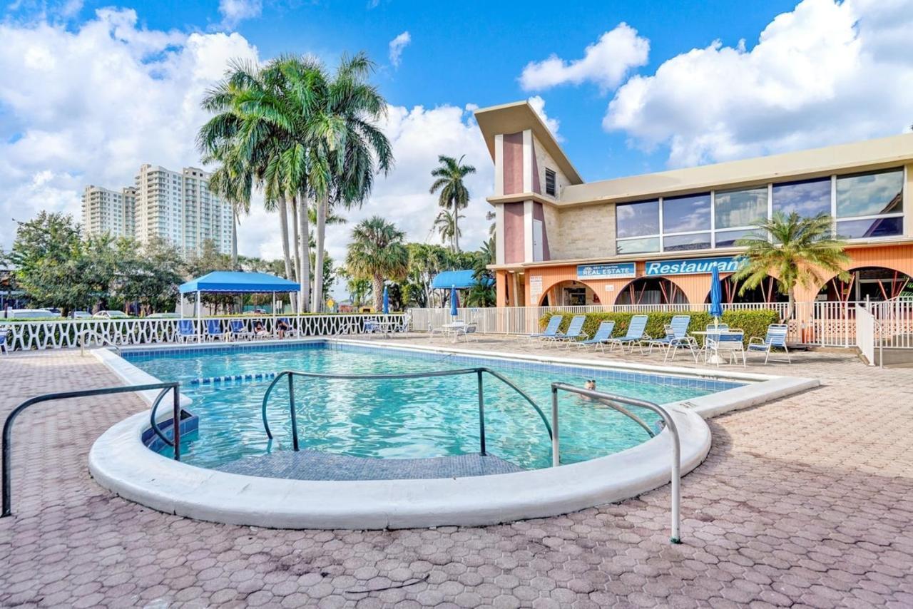Private Hallandale Beach Studio Wbath Walking Distance To The Beach Pool Free Parking Exterior photo